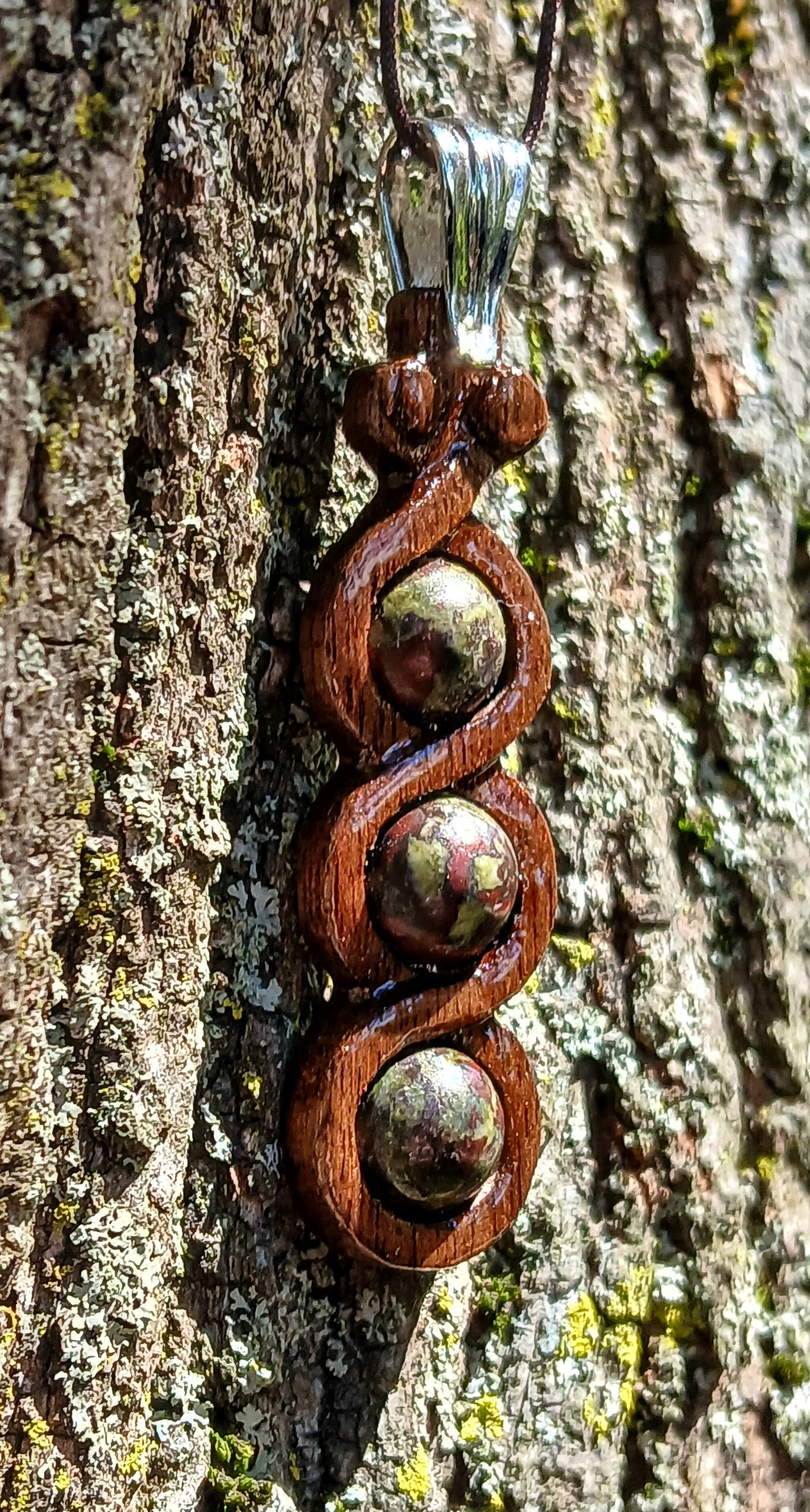 Jörmungandr - Dragons Blood Jasper Triple Bead Frame