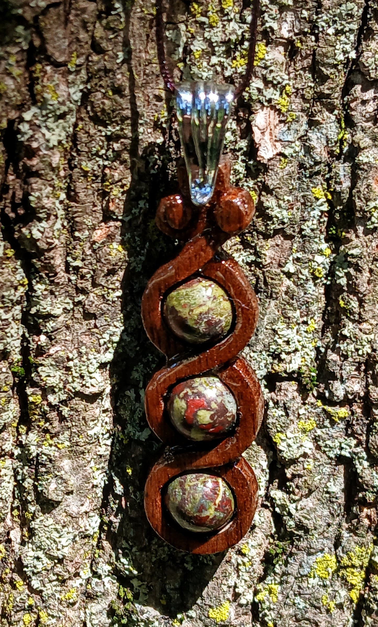 Jörmungandr - Dragons Blood Jasper Triple Bead Frame