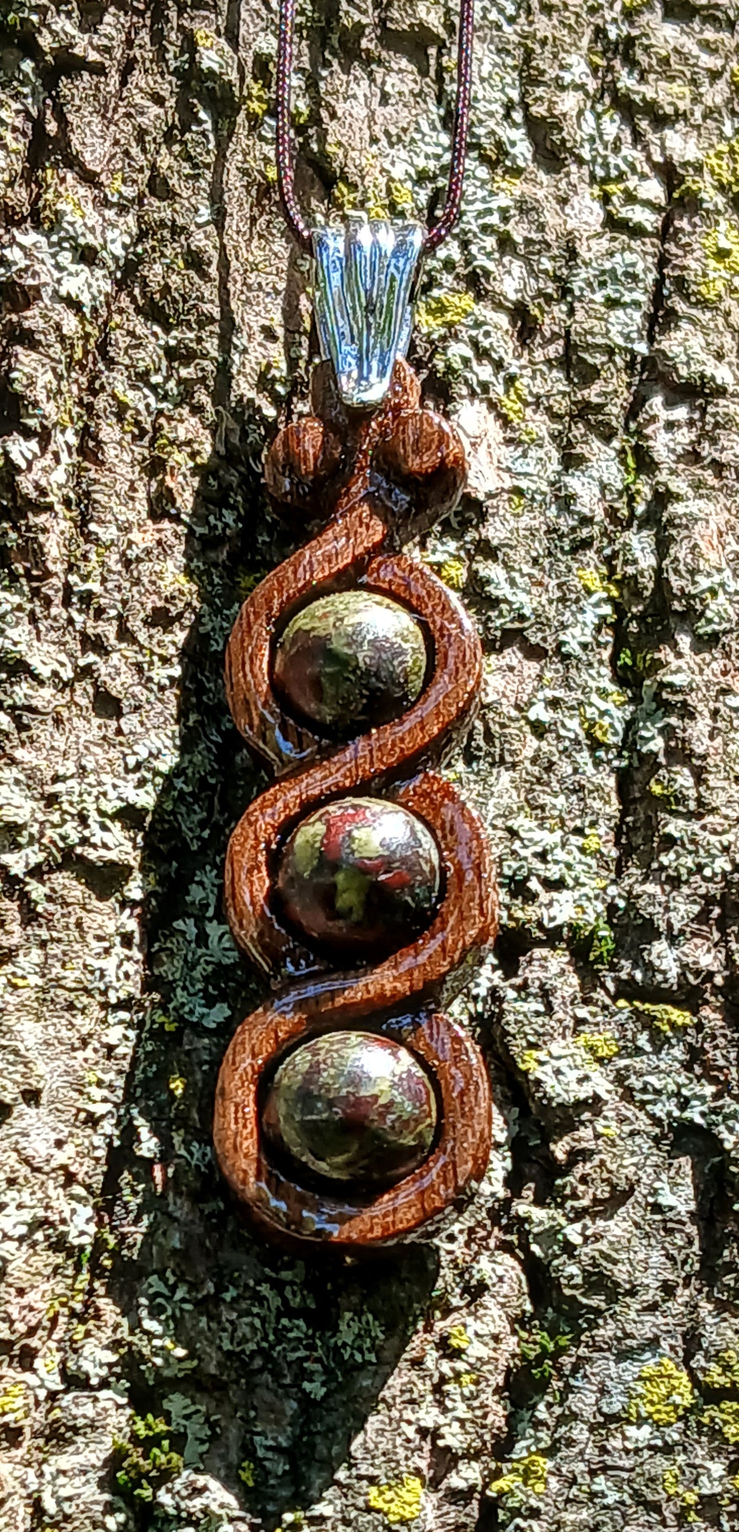Jörmungandr - Dragons Blood Jasper Triple Bead Frame