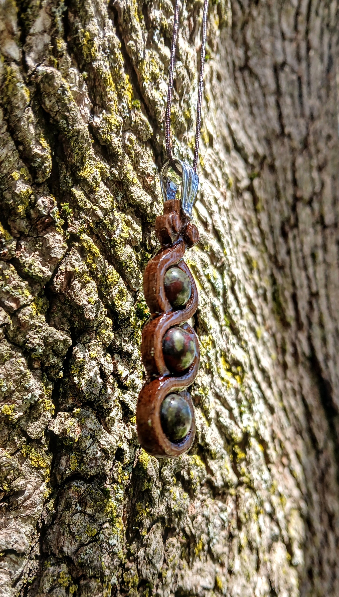 Jörmungandr - Dragons Blood Jasper Triple Bead Frame